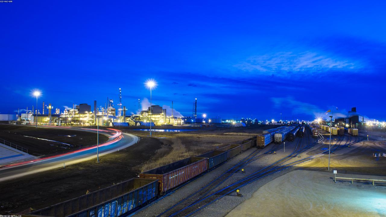 Refinery processing units and distillation towers
